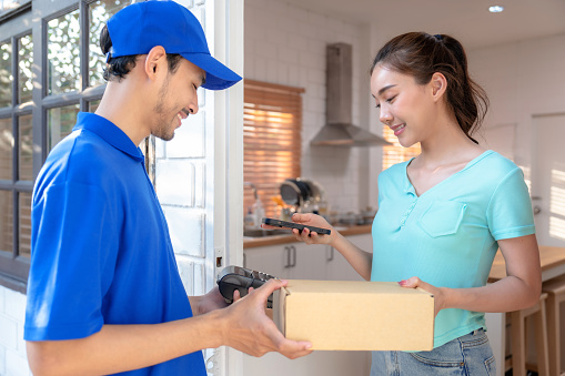 The express delivery staff delivers the package to the front of the orderer's house.