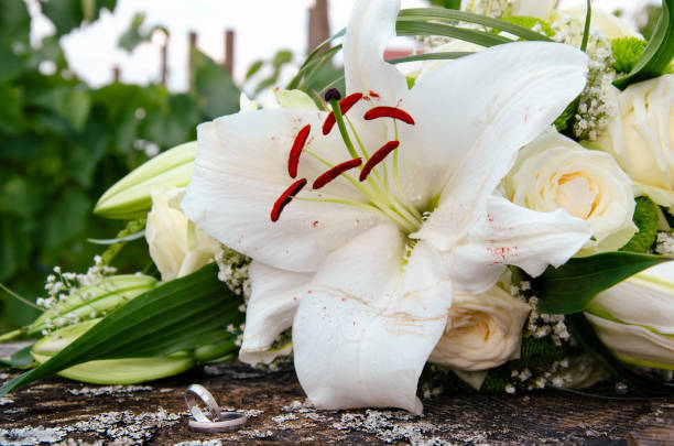 istock Flower arrangement with wedding rings 1524692539