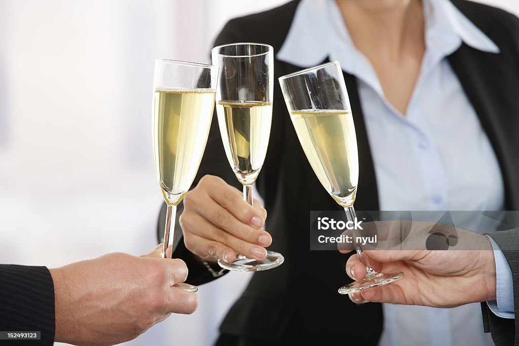 Las personas de negocios de plantear Brinde con champán - Foto de stock de Adulto libre de derechos
