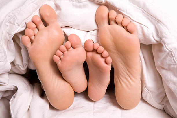 istock Mother child feet 152493563