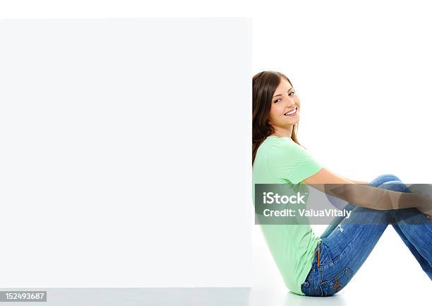 Feliz Mujer Sentada En El Piso Cerca De Blanco En Blanco Banner Foto de stock y más banco de imágenes de Adulto