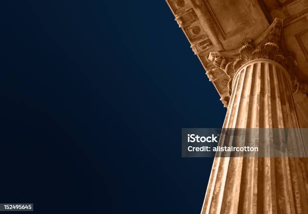 De Educación O Court Columnas Foto de stock y más banco de imágenes de Columna arquitectónica - Columna arquitectónica, Palacio de la justicia, Sistema jurídico