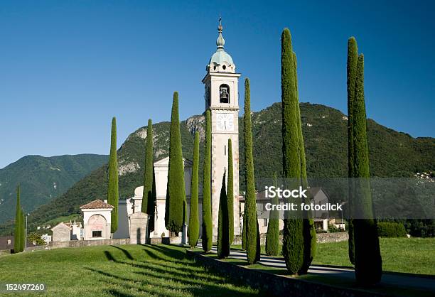 Santabbondio En Montagnola Iglesia Foto de stock y más banco de imágenes de Aguja - Chapitel - Aguja - Chapitel, Arquitectura, Azul