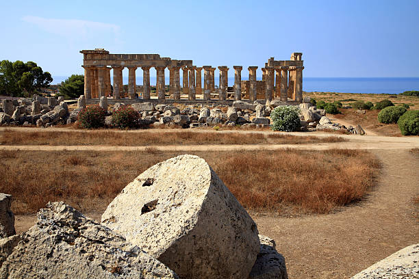 templo griego - trapani close up sicily italy fotografías e imágenes de stock