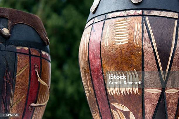 Tambores Africano Foto de stock y más banco de imágenes de Arte tribal - Arte tribal, Arte y artesanía, Artesanía