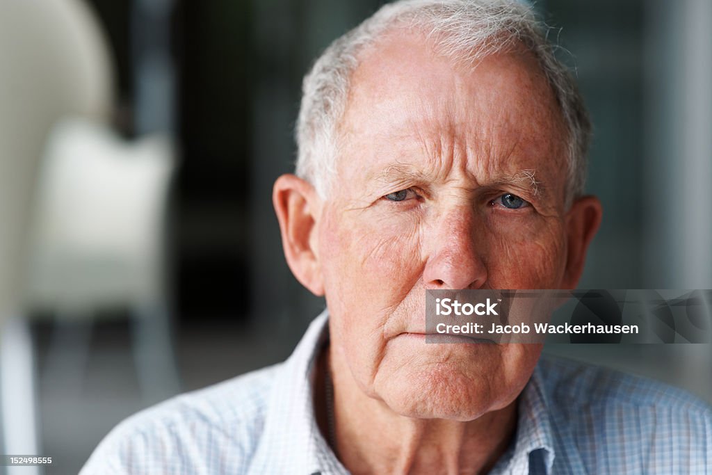 Крупный план выражением на пенсию человек - Стоковые фото Мужчины роялти-фри