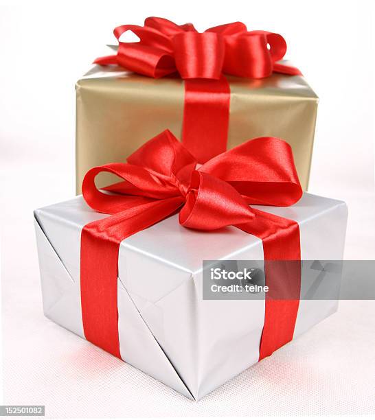 Regalos Foto de stock y más banco de imágenes de Adorno de navidad - Adorno de navidad, Blanco - Color, Caja