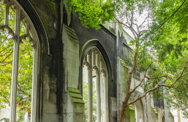 istock St Dunstan in the East Garden 1525013749