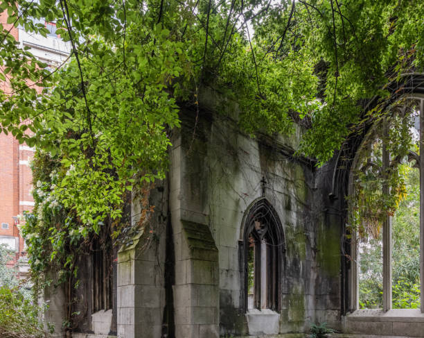 istock St Dunstan in the East Garden 1525014457