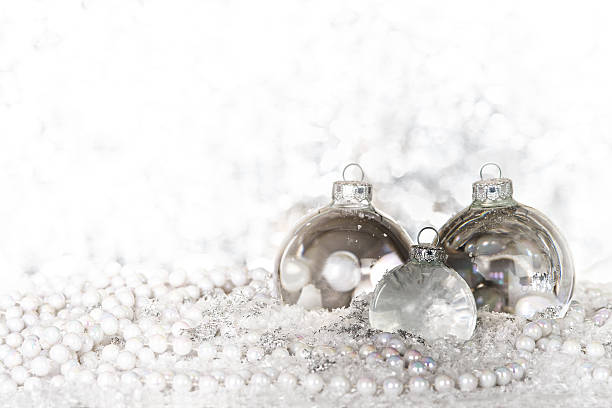 istock Glass transparent christmas balls        (© Lobke Peers) 152501567