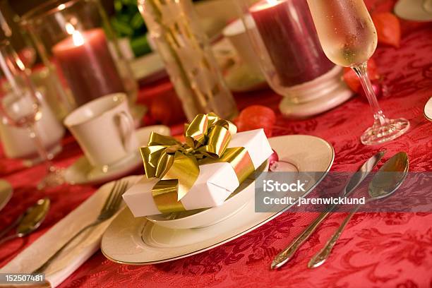 Elegancki Boże Narodzenie Tabeli Ustawienia W Czerwony - zdjęcia stockowe i więcej obrazów Biały