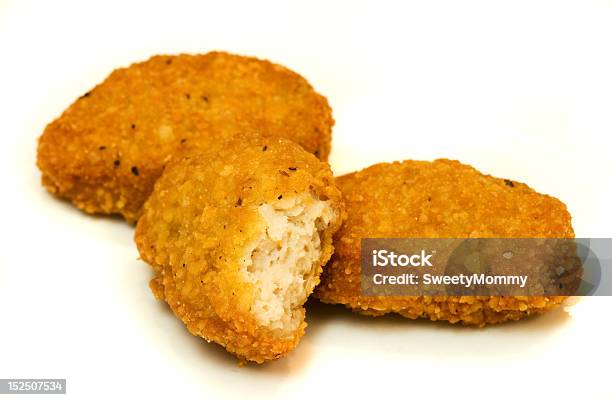 Três Chicken Nuggets - Fotografias de stock e mais imagens de Panadinhos de Frango - Panadinhos de Frango, Três Objetos, Alimentação Não-saudável