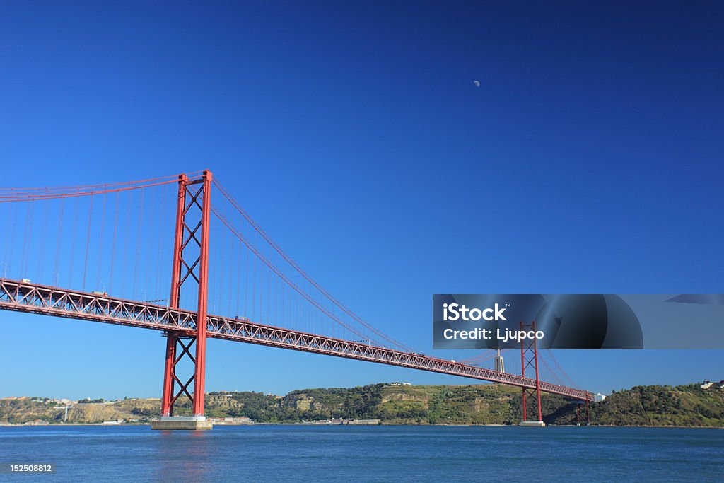 April 25-Brücke in Lissabon - Lizenzfrei Anhöhe Stock-Foto