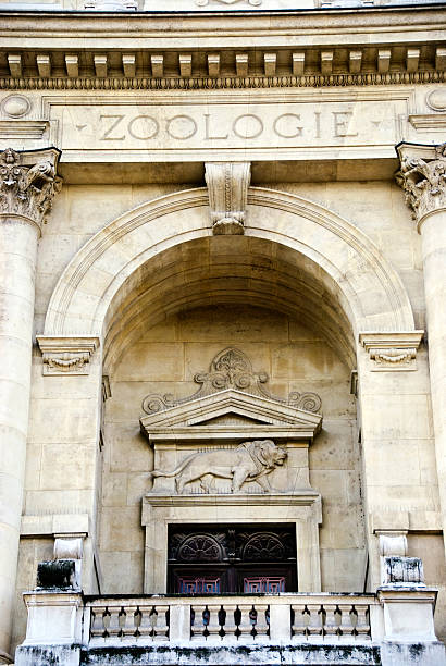 istock Zoologie Building Paris 152509492