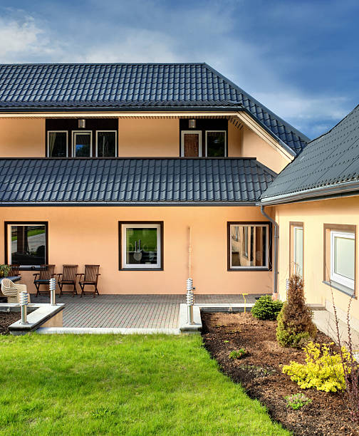 istock Luxury home new construction. Fasade, Exterior. 152514310