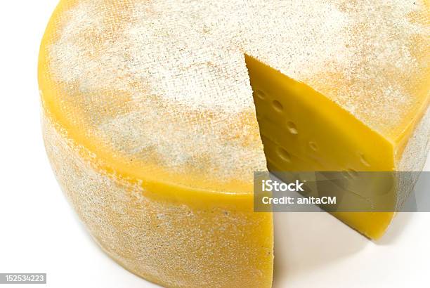 Queso En Forma Redonda Primer Plano Foto de stock y más banco de imágenes de Alimento - Alimento, Bebida, Cultura Italiana