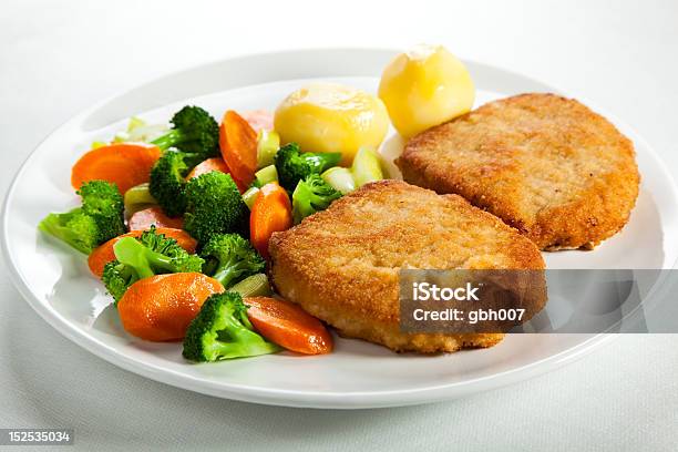 Costeleta De Porco - Fotografias de stock e mais imagens de Costeleta - Corte de Carne - Costeleta - Corte de Carne, Batatas Preparadas, Brócolo