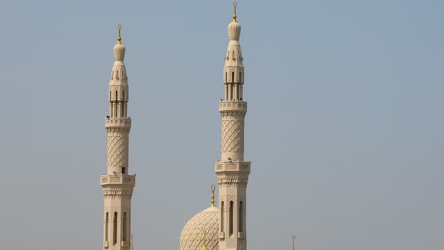 Closeup of Jumeirah Mosque building