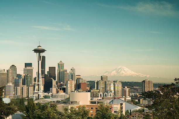 istock Seattle Cityscape with Mt. Rainier 152537431