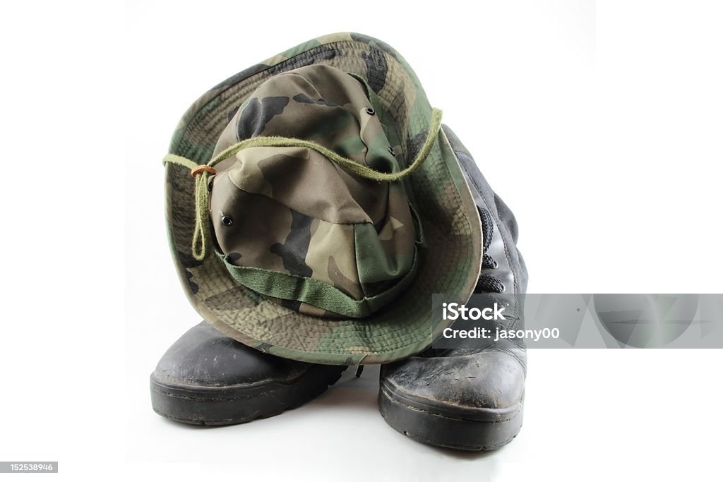 Kamuflażu kapelusz i buty. - Zbiór zdjęć royalty-free (Armia)