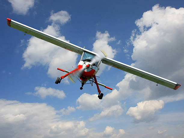 avion - wheel airplane landing air vehicle photos et images de collection