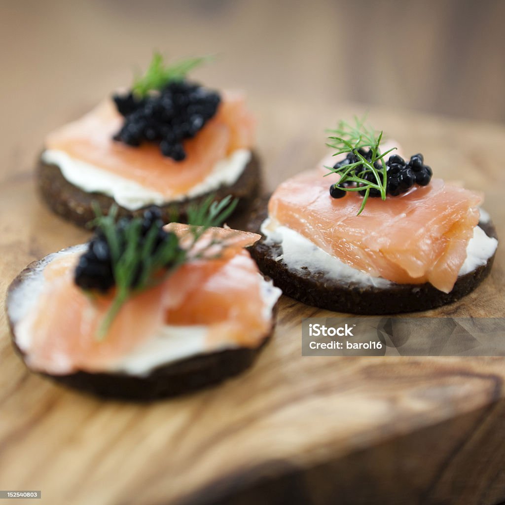 Köstliche snack mit Lachs - Lizenzfrei Kaviar Stock-Foto