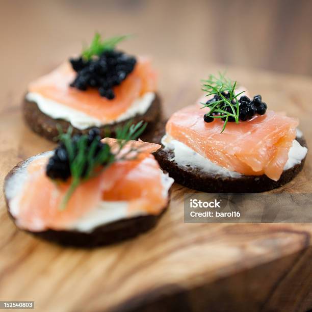 Köstliche Snack Mit Lachs Stockfoto und mehr Bilder von Kaviar - Kaviar, Räucherlachs, Brotsorte