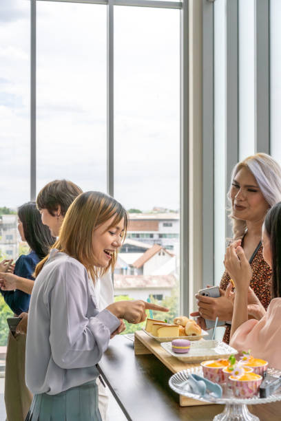 istock Business People Having a snack and dessert during the break 1525435853