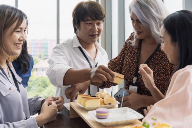 istock Business People Having a snack and dessert during the break 1525435857