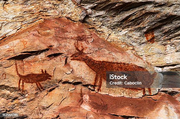 Felszeichnung Oder Höhlenmalerei Stockfoto und mehr Bilder von Höhlenmalerei - Höhlenmalerei, Archäologie, Höhle