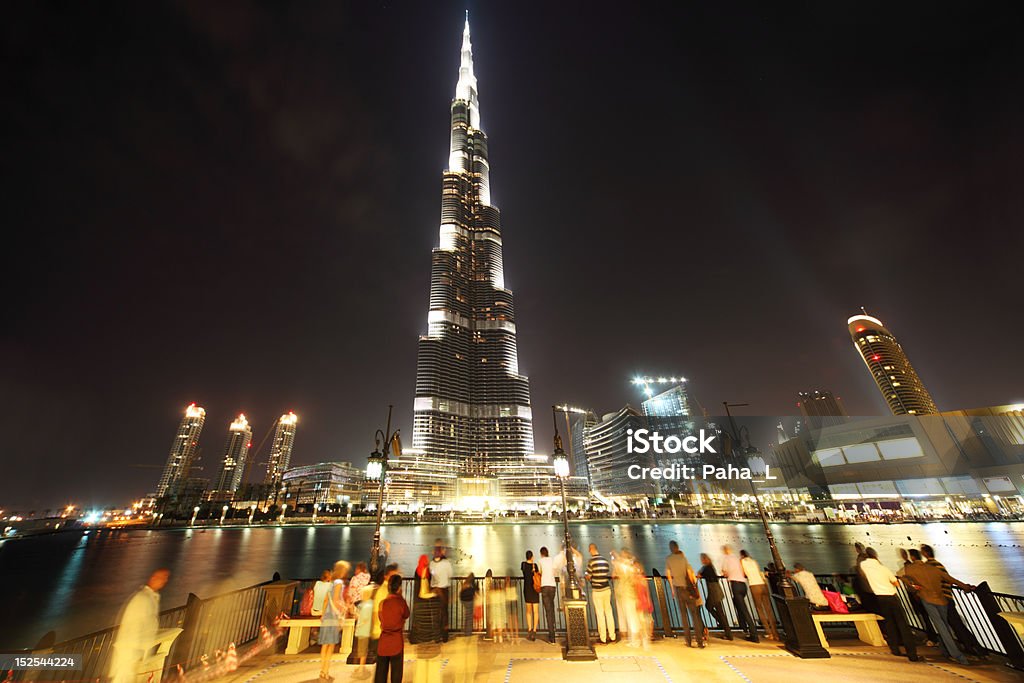 Burj Dubai Wolkenkratzer und Touristen, Vereinigte Arabische Emirate - Lizenzfrei Architektur Stock-Foto