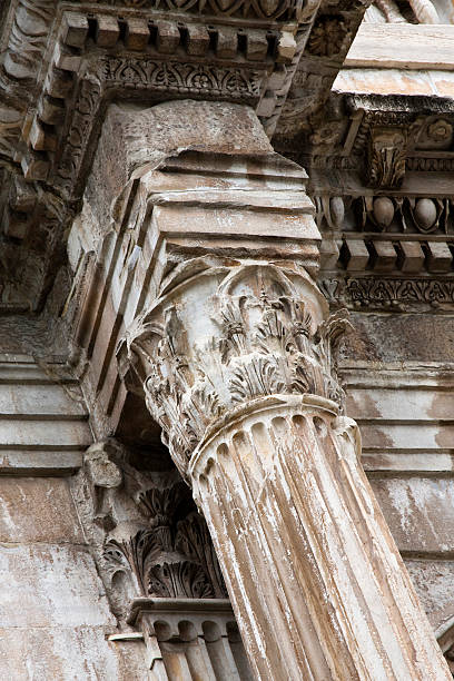 istock column. Arch of Constantine, Rome, Italy 152546301