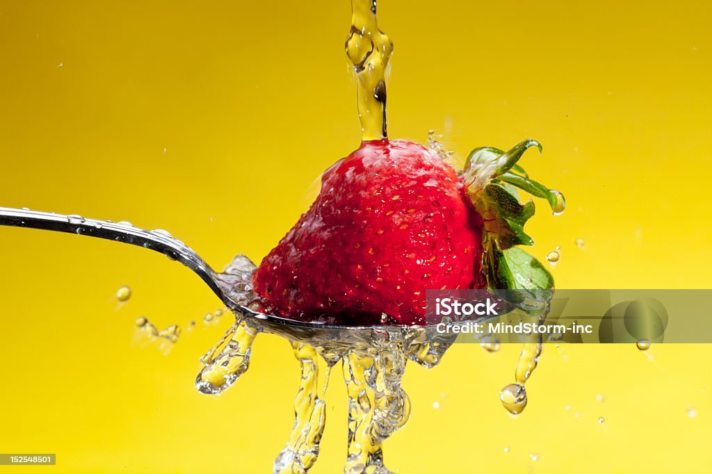 Myć w Strawberry - Zbiór zdjęć royalty-free (Barwne tło)