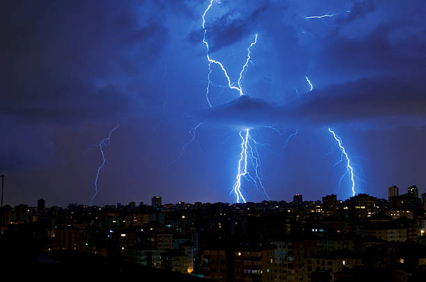 istock Lightning in the city 152548678