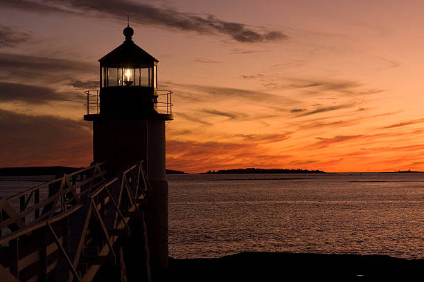 マーシャルポイント灯台 - maine marshall point lighthouse new england sea ストックフォトと画像