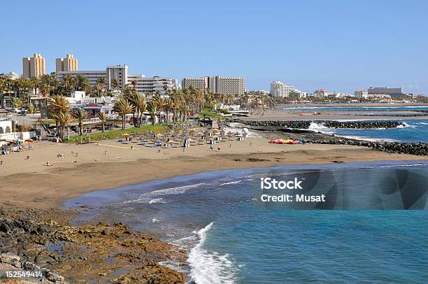 Spiaggia Di Las Americas A Tenerife - Fotografie stock e altre immagini di Ambientazione esterna - Ambientazione esterna, Architettura, Arcipelago