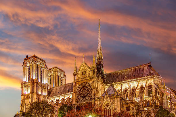 istock Notre Dame de Paris (against the background of a sky at sunset), France 1525514550