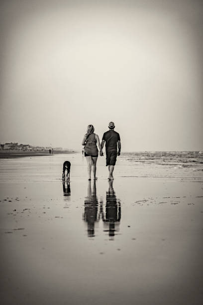 istock Couple on the Beach 1525516256