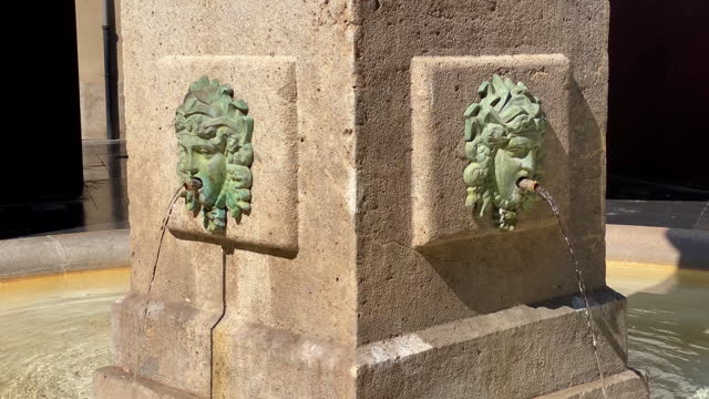 Fountain with two lion heads side by side