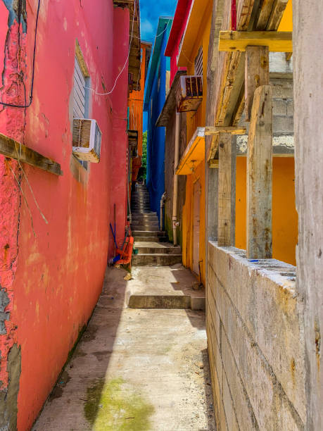 istock The Pearl Alley 1525758752