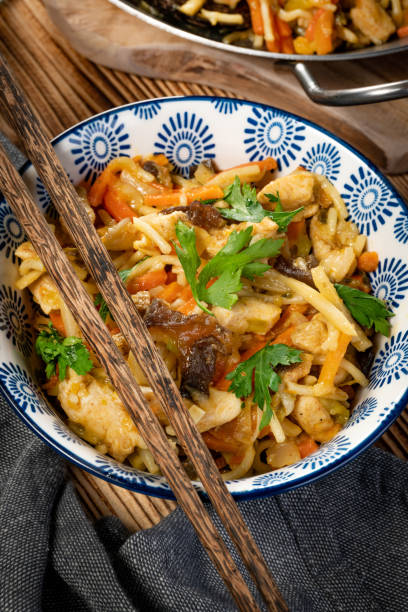 istock Fried noodles with chicken and vegetables. 1525825988