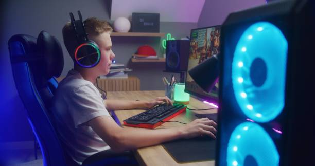 istock Schoolboy wins a round in online video game 1526171228
