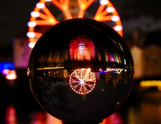 istock Ferriswheel Crystal Ball red 1527267825