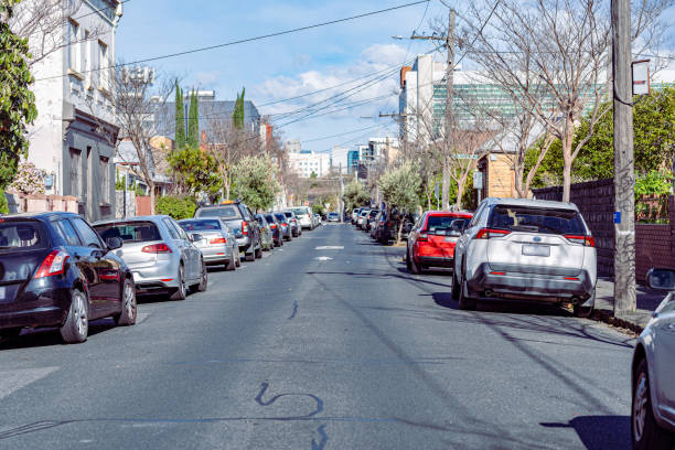 istock Kerbside parking in Collingwood, Melbourne 1527381117