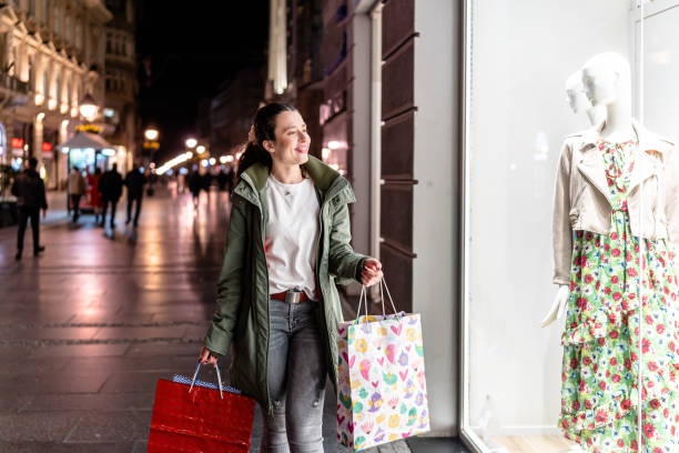 istock Young Woman Spots a Boutique Display 1527524372