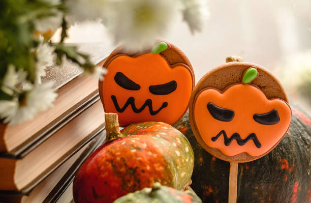 istock Fresh Halloween gingerbread cookies on a blurry background. Halloween concept. 1527528613