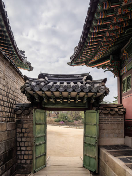 istock Seoul's popular landmarks in springtime 1527542266