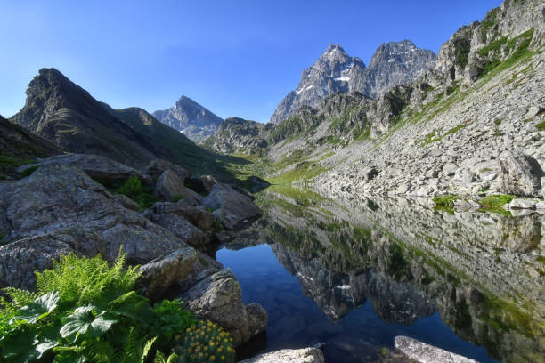 istock Lake Fiorenza and Monviso 1527548590