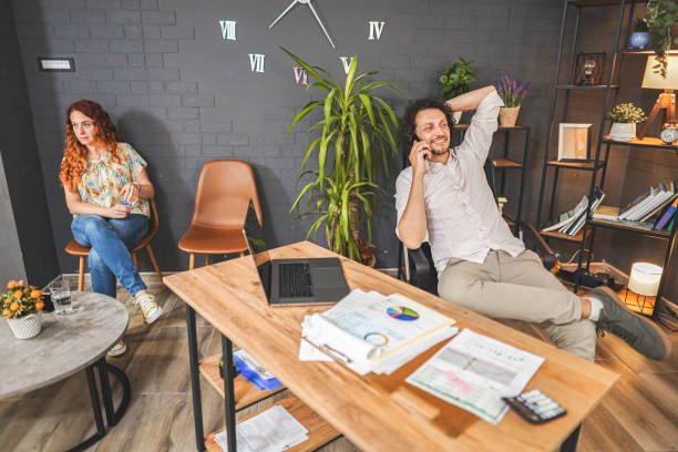 istock Customer waiting for worker to finish phone call at the office 1527789710
