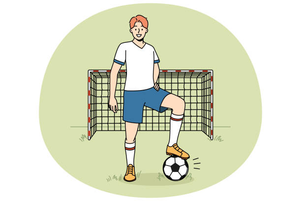 illustrations, cliparts, dessins animés et icônes de joueur de football souriant avec ballon sur le terrain - fitness goal